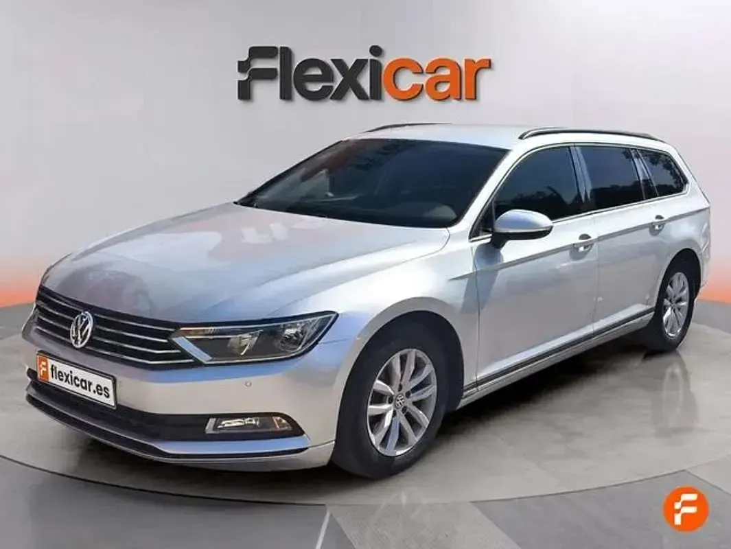 Usado VW Passat Advance 120 CV (88 kW) 2016 Gris Familiar