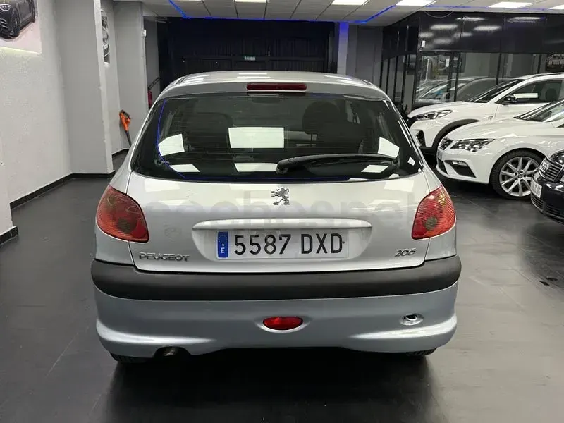 Usado Peugeot 206 70 CV (51 kW) 2006 Gris / plata Berlina
