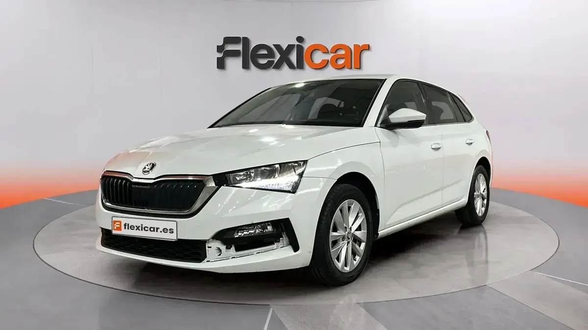 Usado Skoda Scala Selection 116 CV (85 kW) 2024 Blanco Utilitario