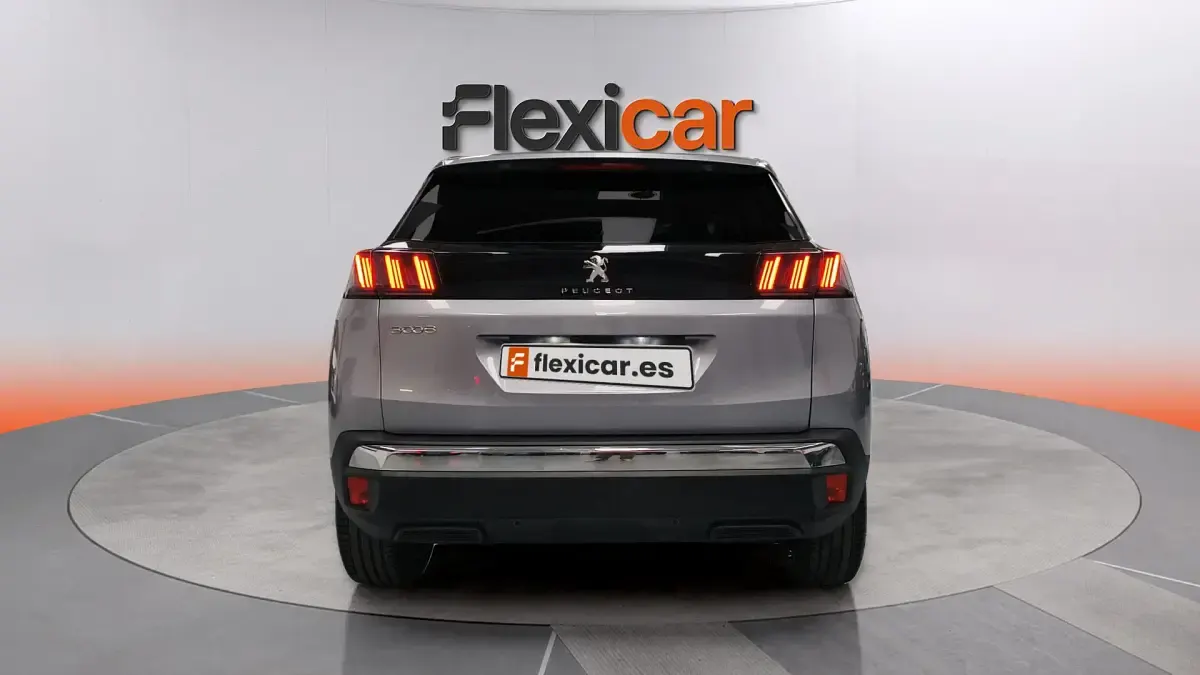 Usado Peugeot 3008 Allure 136 CV (100 kW) 2024 Gris SUV