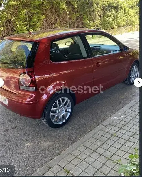Usado VW Polo Advance 70 CV (51 kW) 2006 Granate Utilitario
