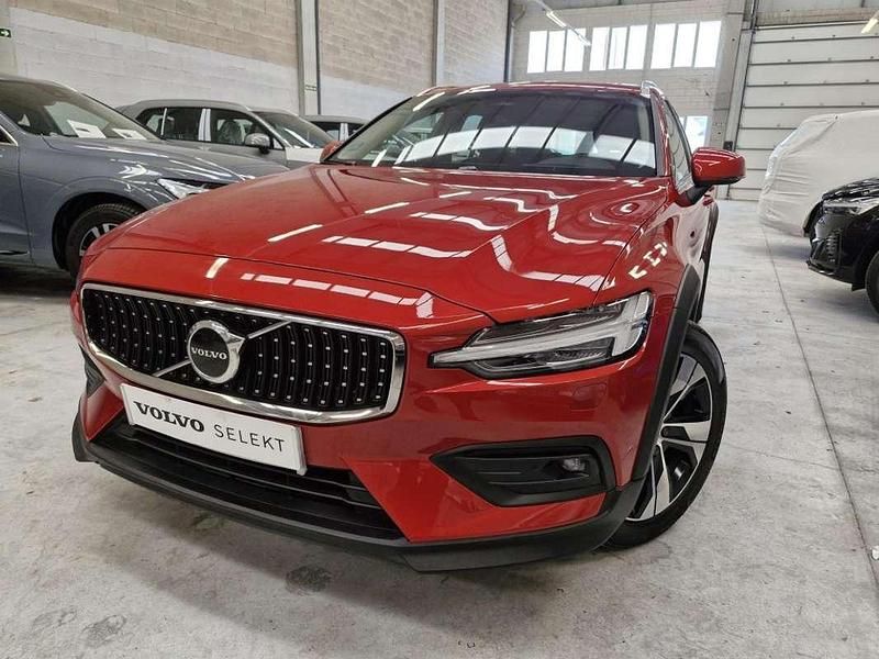 Usado Volvo V60 CC Ultimate 197 CV (144 kW) 2022 Rojo Familiar