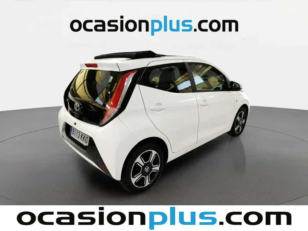 Usado Toyota Aygo x-sky 69 CV (50 kW) 2018 Blanco Utilitario