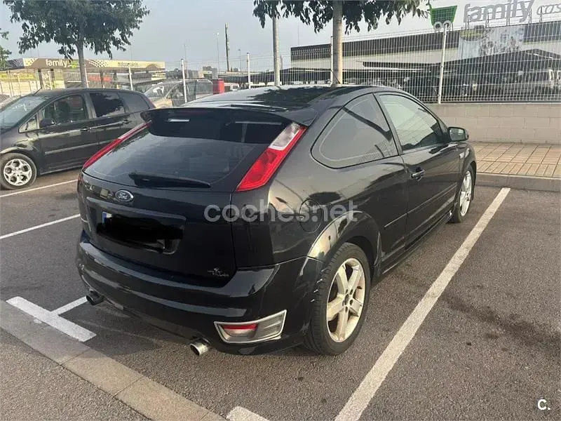 Usado Ford Focus 115 CV (84 kW) 2006 Negro Berlina