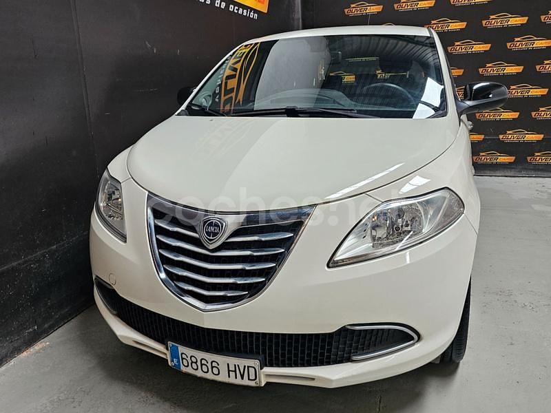 Usado Lancia Ypsilon Gold 69 CV (50 kW) 2014 Blanco Utilitario