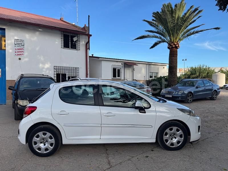 Usado Peugeot 207 68 CV (50 kW) 2013 Blanco Berlina