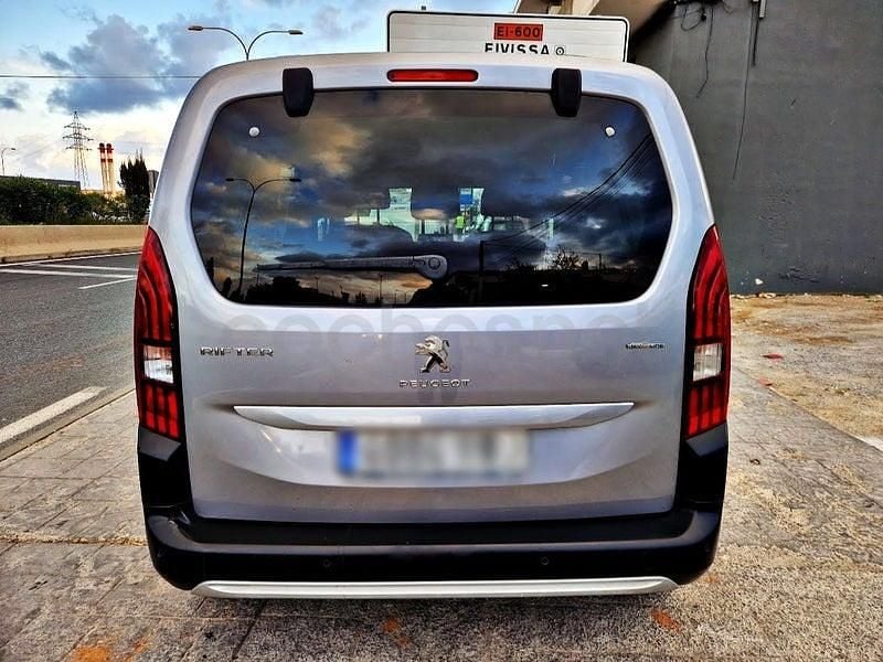 Usado Peugeot Rifter GT-line 110 CV (80 kW) 2019 Gris / plata Monovolumen