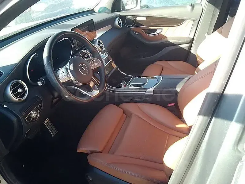 Usado Mercedes GLC300e 320 CV (235 kW) 2022 Gris / plata SUV