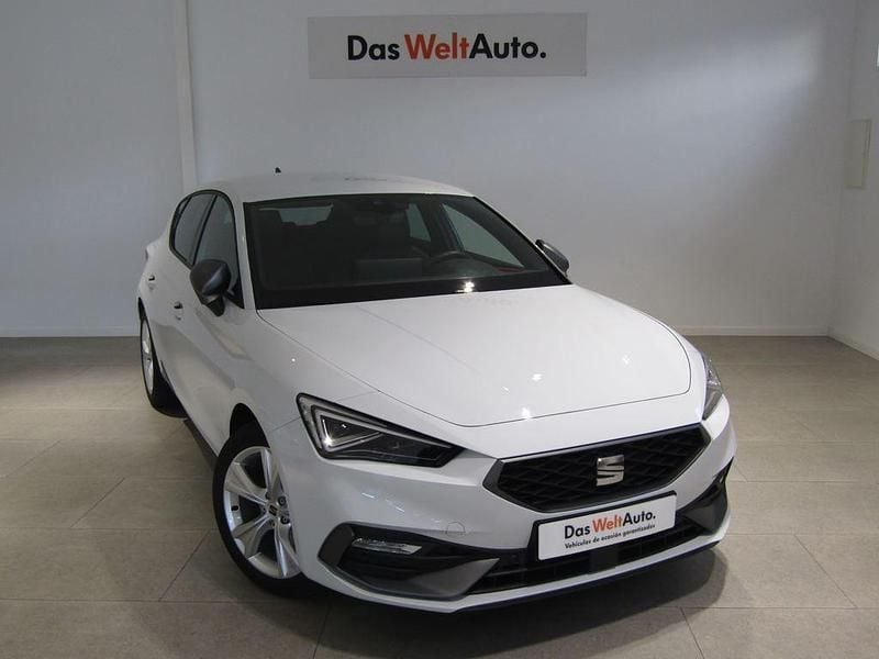 Blanco Usado 2025 Seat Leon FR Berlina | 21.890 € (Precio justo) - Imagen 1/4