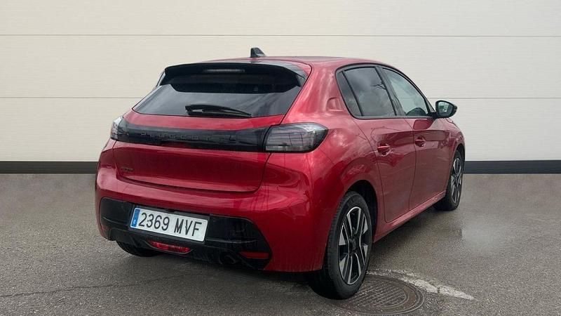 Usado Peugeot 208 Allure 100 CV (73 kW) 2024 Rojo Utilitario
