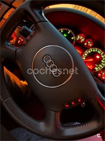 Usado Audi A6 180 CV (132 kW) 2003 Azul Berlina