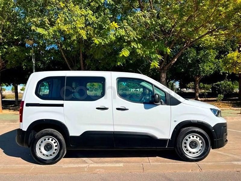 Usado Peugeot Rifter Allure 100 CV (73 kW) 2023 Blanco Monovolumen
