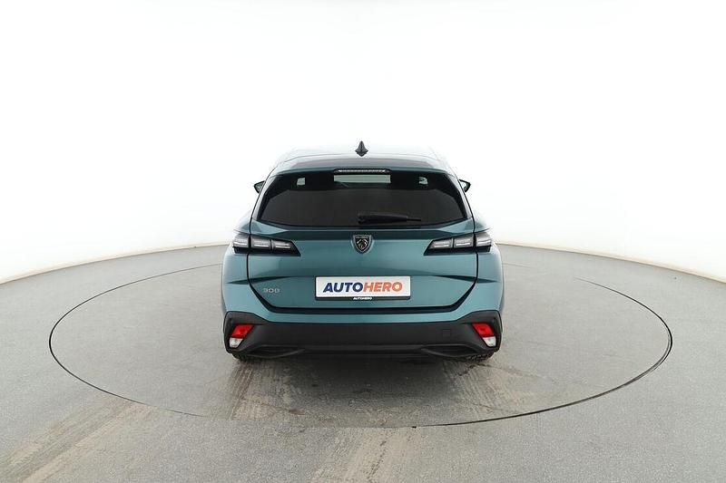 Usado Peugeot 308 Active 110 CV (80 kW) 2022 Verde Familiar