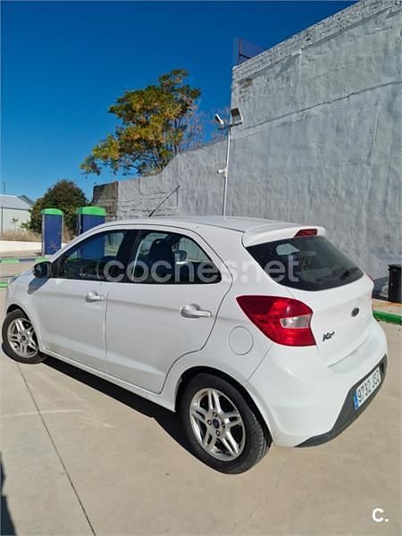 Usado Ford Ka Plus Ultimate 85 CV (62 kW) 2016 Blanco Utilitario