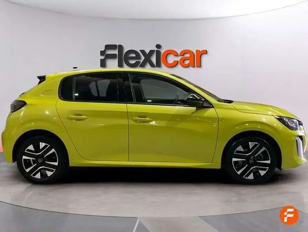 Usado Peugeot 208 Allure 101 CV (74 kW) 2025 Amarillo Utilitario