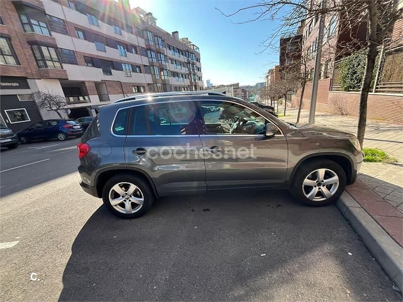 Usado VW Tiguan Sport 140 CV (102 kW) 2010 Gris / plata SUV