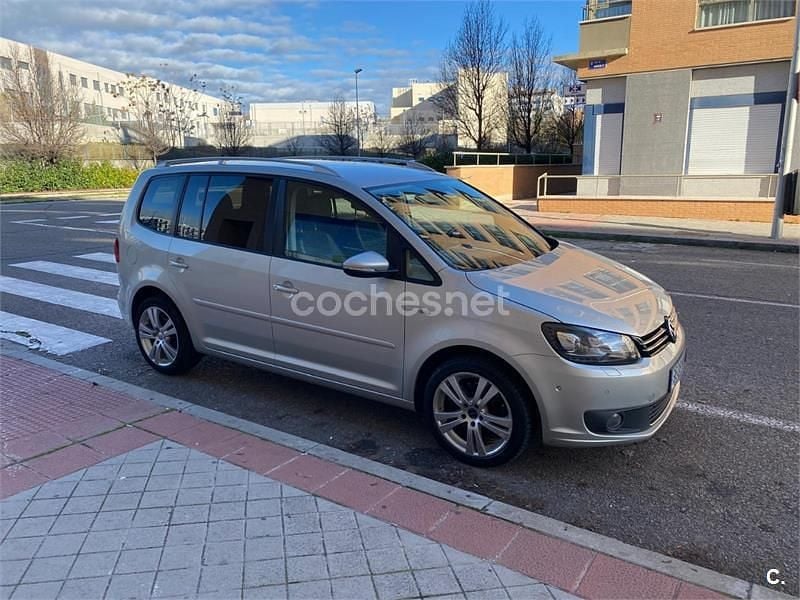 Usado VW Touran Sport 140 CV (102 kW) 2013 Gris / plata Monovolumen