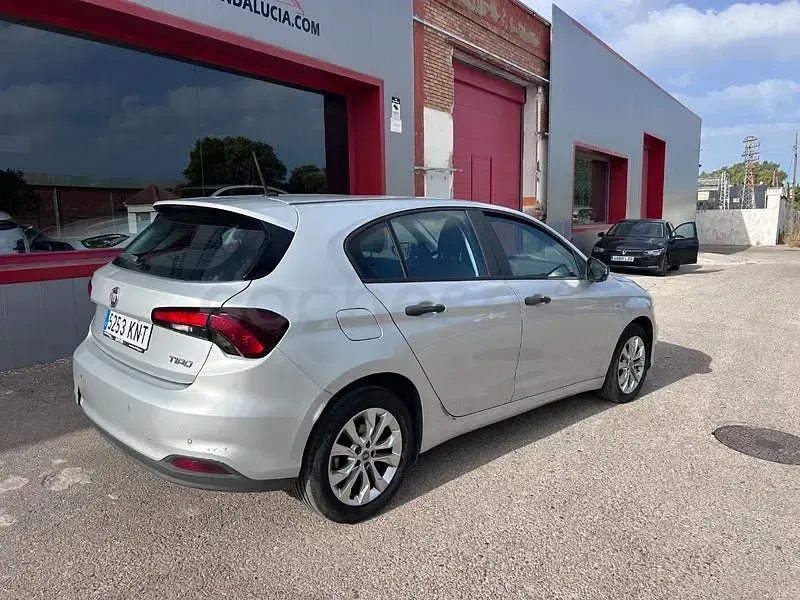 Usado Fiat Tipo Business 120 CV (88 kW) 2018 Gris / plata Berlina