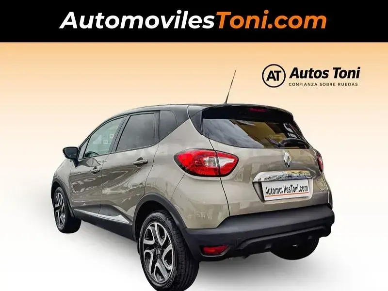Usado Renault Captur Zen 120 CV (88 kW) 2016 Beige SUV