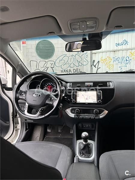 Usado Kia Rio 84 CV (61 kW) 2016 Blanco Berlina