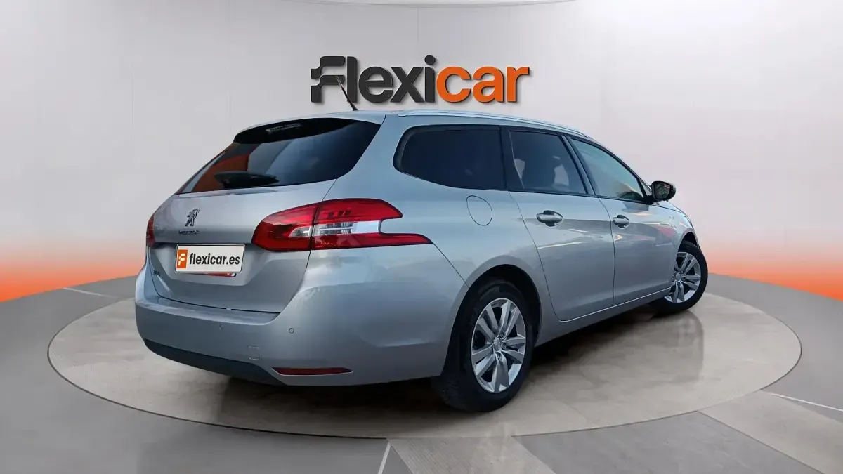 Usado Peugeot 308 SW Access 110 CV (80 kW) 2017 Gris Familiar