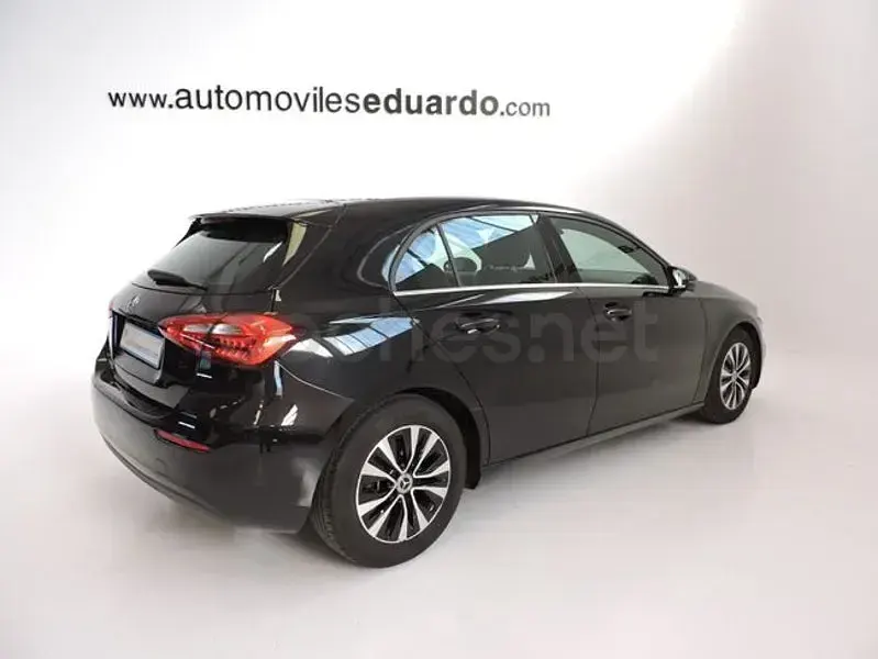 Usado Mercedes A200 163 CV (119 kW) 2021 Negro Berlina