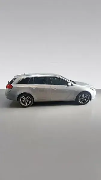 Usado Opel Insignia Sportive 160 CV (117 kW) 2013 Gris / plata Berlina