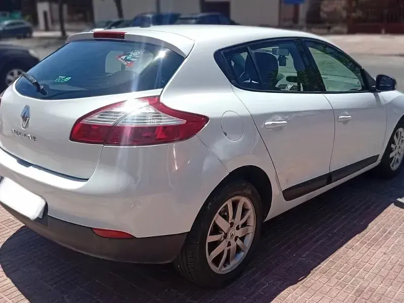 Usado Renault Mégane 110 CV (80 kW) 2011 Blanco Berlina