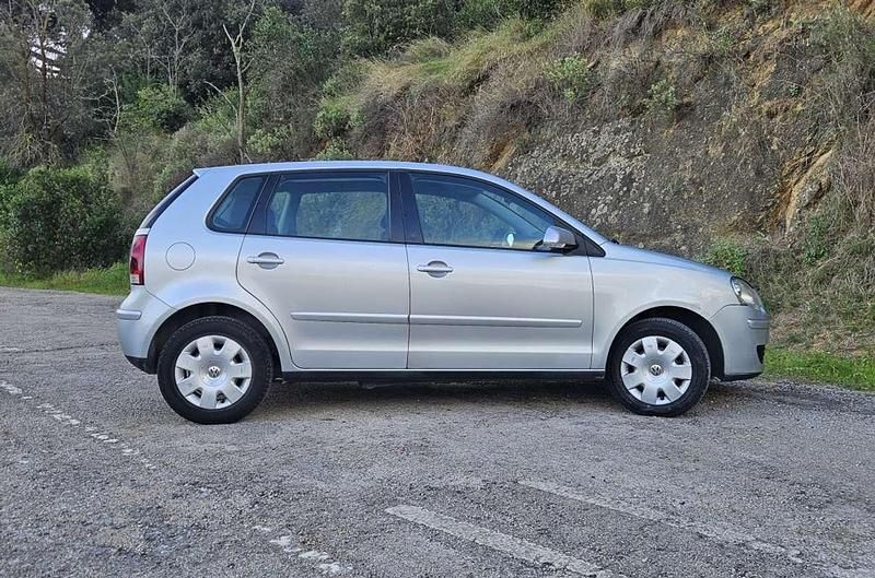 Usado VW Polo Edition 80 CV (58 kW) 2007 Gris Utilitario