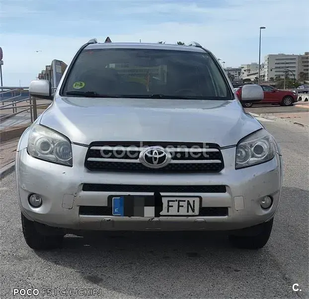 Usado Toyota RAV4 Premium 177 CV (130 kW) 2006 Gris / plata SUV