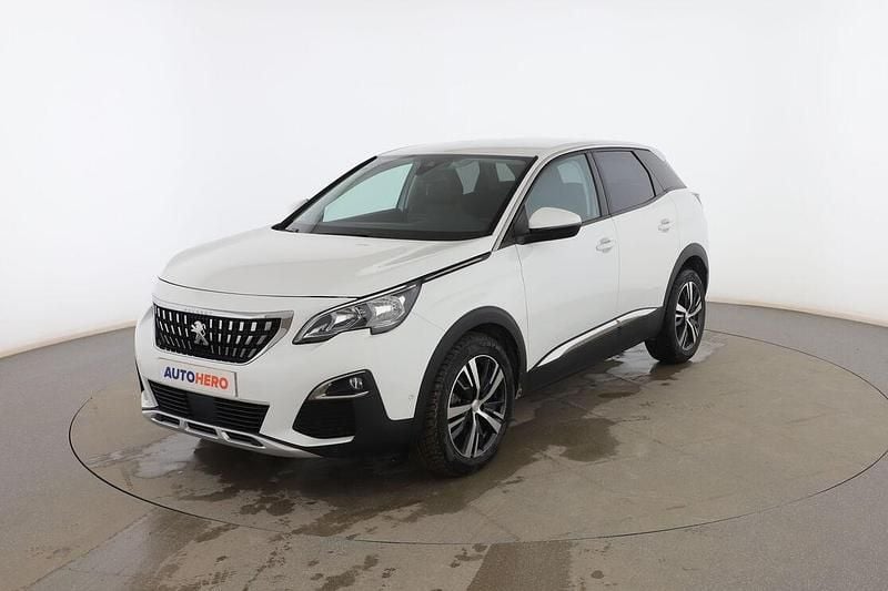 Usado Peugeot 3008 Allure 130 CV (95 kW) 2019 Blanco SUV