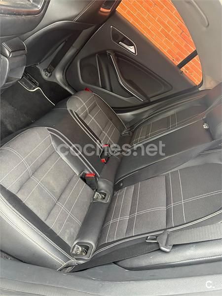 Usado Mercedes CLA200 Shooting Brake Urban 136 CV (100 kW) 2015 Negro Familiar