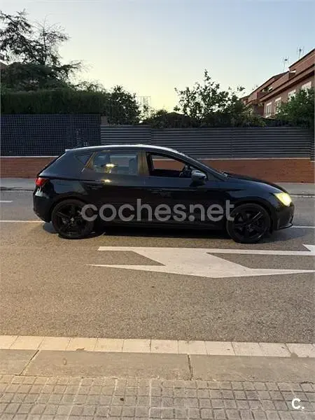 Usado Seat Leon Reference 105 CV (77 kW) 2013 Negro Berlina