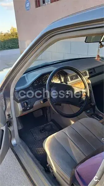 Usado Mercedes E300 Classic 177 CV (130 kW) 1998 Gris / plata Familiar