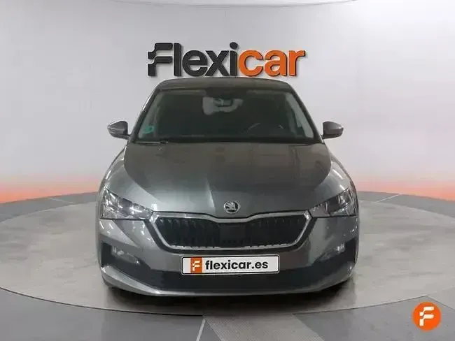 Usado Skoda Scala Selection 115 CV (84 kW) 2024 Gris Utilitario