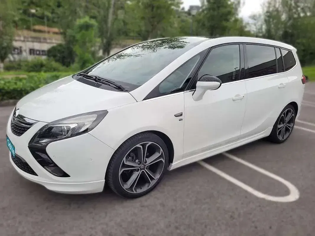 Usado Opel Zafira Tourer Selective 140 CV (102 kW) 2014 Blanco Monovolumen