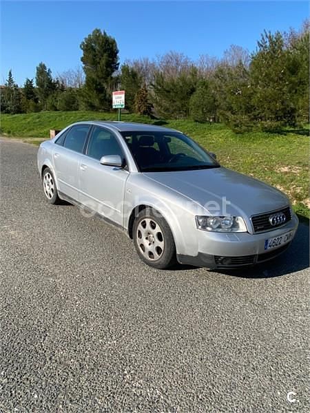 Usado Audi A4 155 CV (114 kW) 2003 Gris / plata Familiar