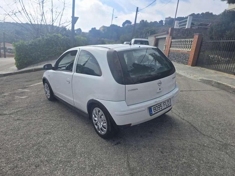 Usado Opel Corsa 90 CV (66 kW) 2007 Blanco Utilitario