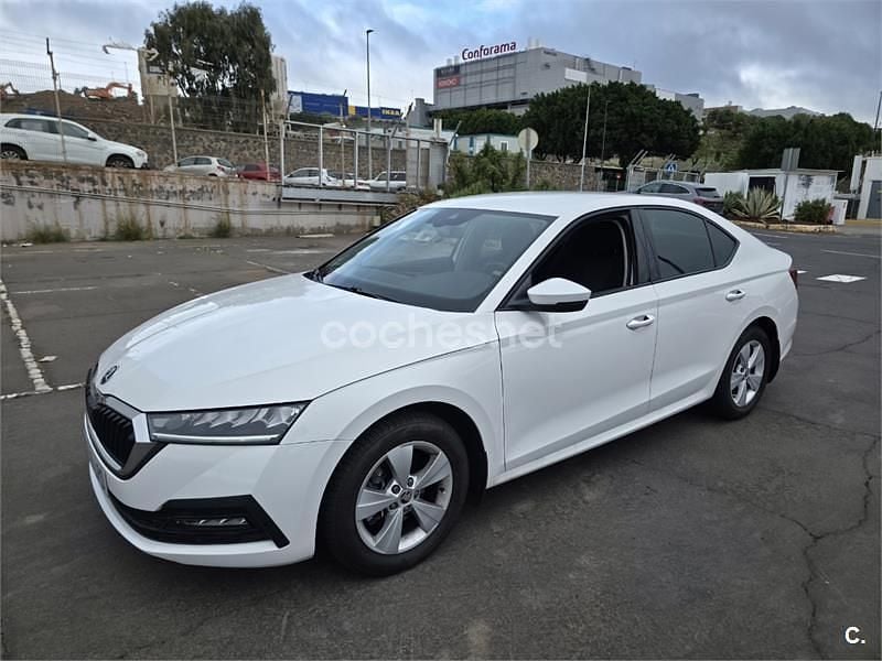 Blanco Usado 2021 Skoda Octavia Ambition Familiar | 8400 € (Super precio) - Imagen 1/4