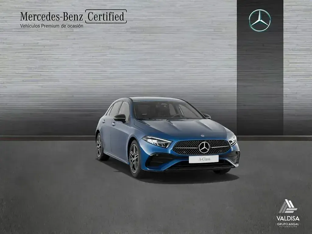 Usado Mercedes A200 AMG line 150 CV (110 kW) 2025 Azul Berlina
