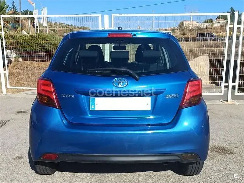 Usado Toyota Yaris Active 99 CV (72 kW) 2016 Azul Berlina