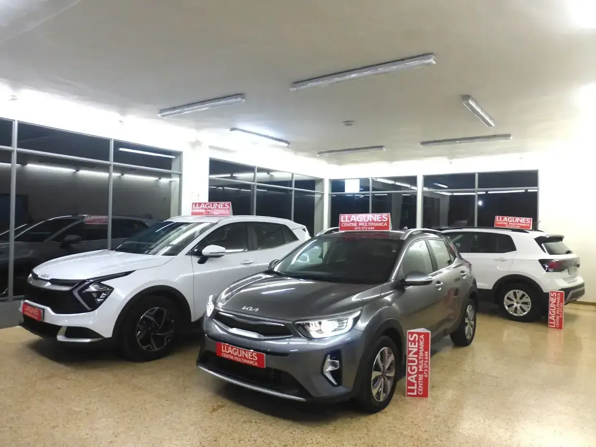 Usado Kia Stonic 100 CV (73 kW) 2024 Gris SUV