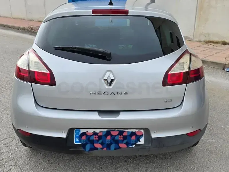 Usado Renault Mégane Bose Edition 110 CV (80 kW) 2015 Gris / plata Berlina