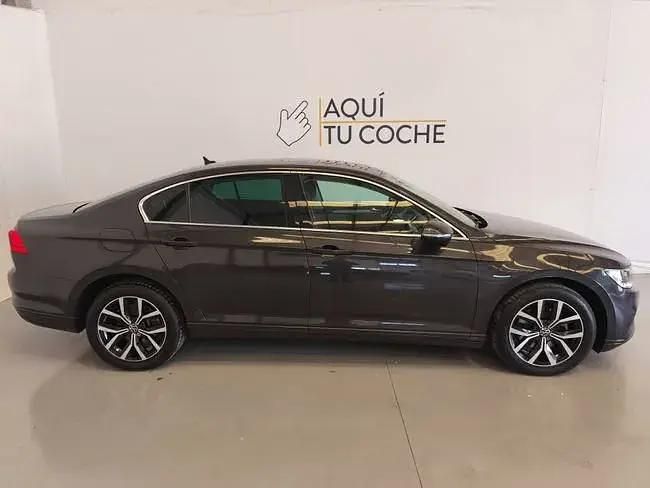 Begagnad VW Passat Executive 150 HK (110 kW) 2021 Grå Sedan