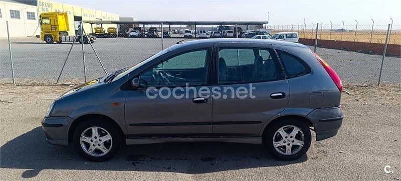 Gris / plata Usado 2005 Nissan Almera Tino Acenta Monovolumen | 2800 € - Imagen 1/4