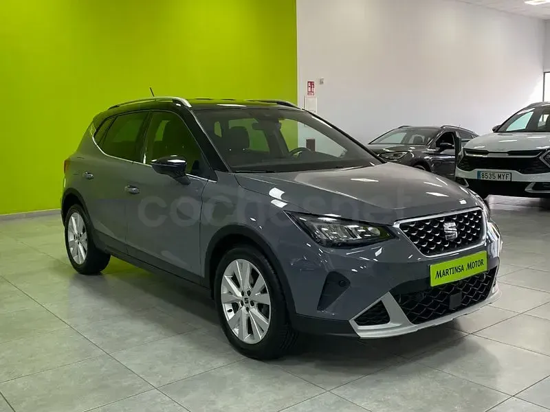 Usado Seat Arona Xperience 115 CV (84 kW) 2025 Gris / plata SUV