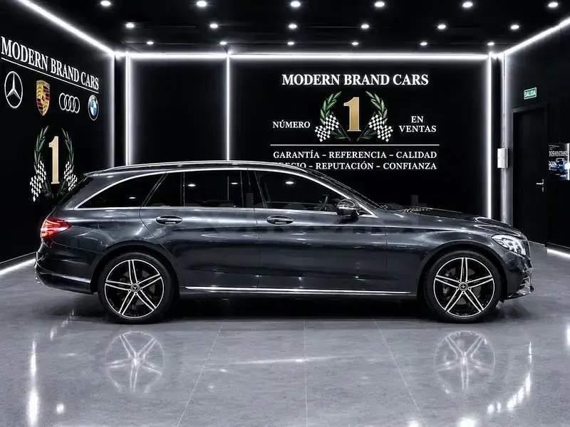 Usado Mercedes C300e 306 CV (225 kW) 2020 Gris / plata Familiar
