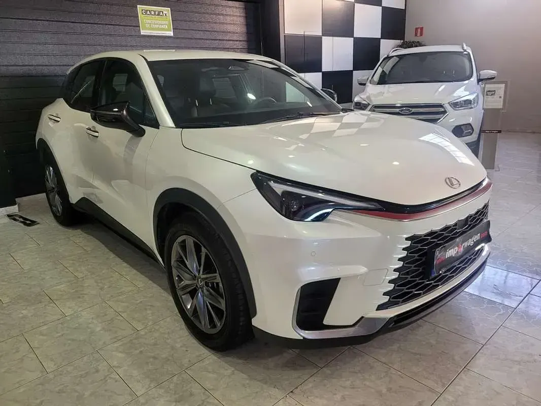 Usado Lexus LBX 136 CV (100 kW) 2024 Blanco SUV