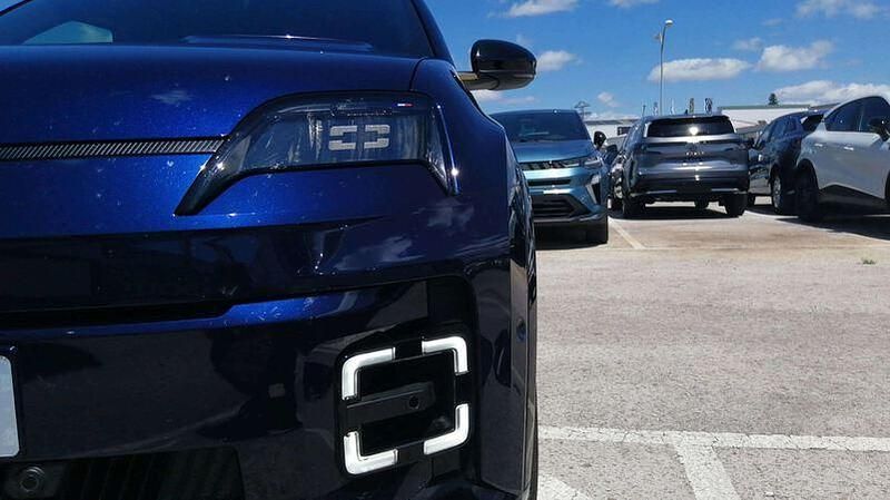 Usado Renault R5 Iconic 110 kW (150 CV) 2024 Azul Utilitario