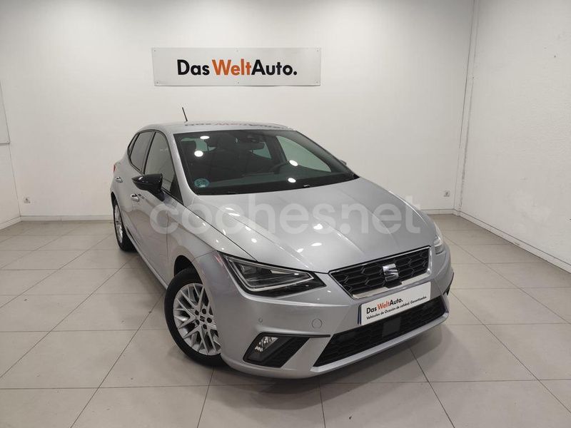 Gris plata Usado 2023 Seat Ibiza FR Berlina | 17.990 € (Precio justo) - Imagen 1/4